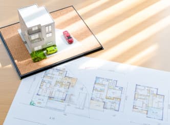 3階建てのスカイバルコニー付き住宅